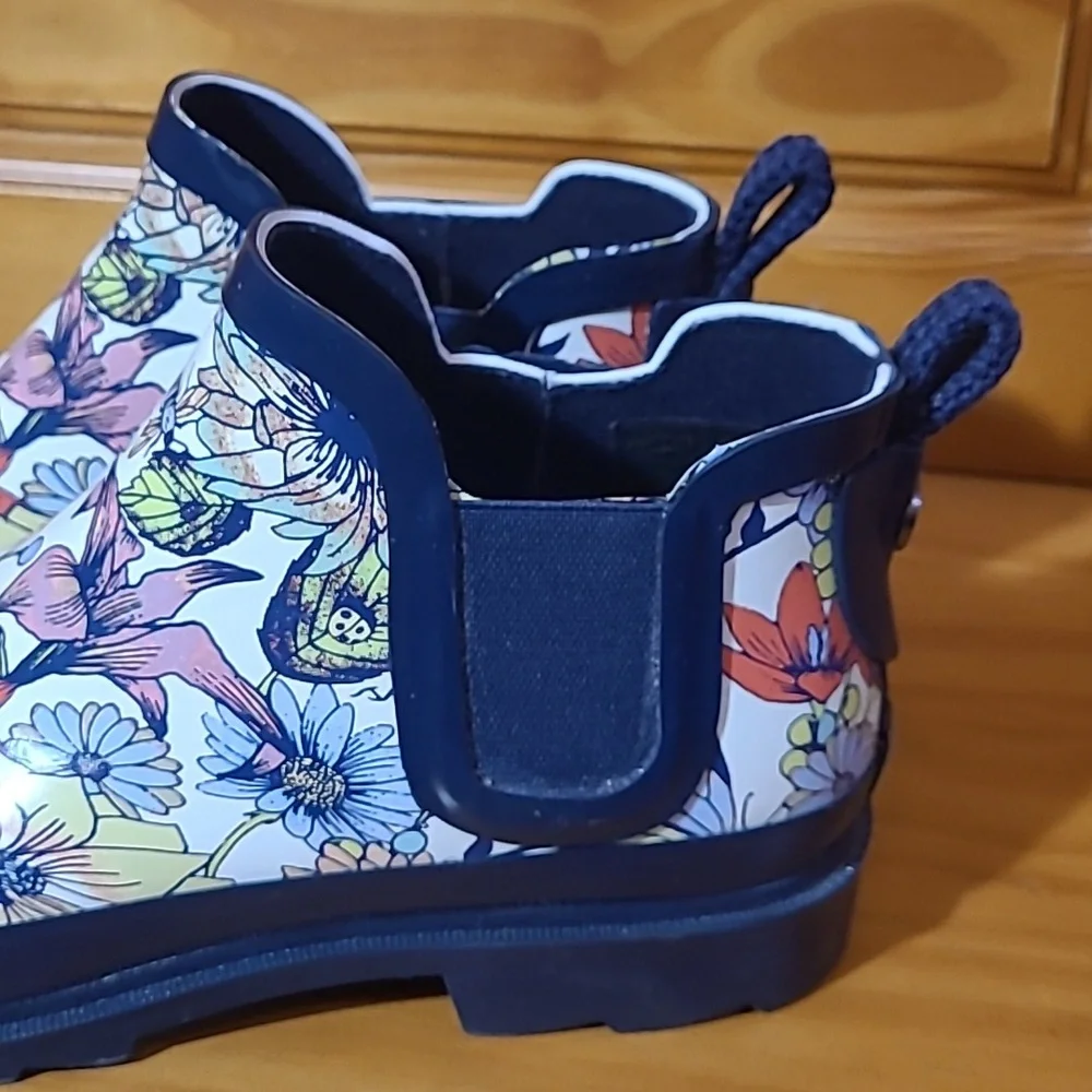 SakRoots Waterproof Floral Rain Booties 💐🌻🌷🌼🌹🌸 - Picture 8 of 10